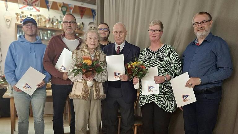 Auf dem Foto (von links): Daniel Herbert, Frank Herbert, Frau Leuschner, Gabriel Herbert, Herr Leuschner, Esther Seemann und Heiko Seemann. Auf dem Foto (von links): Daniel Herbert, Frank Herbert, Frau Leuschner, Gabriel Herbert, Herr Leuschner, Esther Seemann und Heiko Seemann.