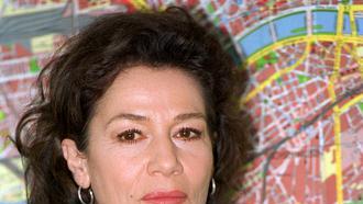 Eine Diva wird 70. Die Schauspielerin Hannelore Elsner war lange die ARD-„Kommissarin“ in der schwarzen Lederjacke. Von 1994 bis 2006 ermittelte sie als Lea Sommer für die ARD in Frankfurt, wo sie lebt. Die Kinorolle ihres Lebens kam spät: