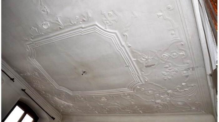Im Gebäude Kaiserstraße 17 wurden alte Stuckdecken entdeckt.