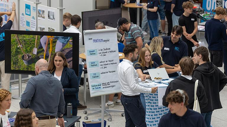 Beim Tag der Ausbildung in Iphofen stellte Knauf seine Ausbildungsberufe und dualen Studiengänge vor.