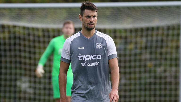 Cristian Dan erzielte im Nachholspiel der Fußball-Landesliga Nordwest eines der beiden Lengfelder Tore in Röllbach. Jedoch kassierte der TSV dort sechs Gegentreffer. Cristian Dan erzielte im Nachholspiel der Fußball-Landesliga Nordwest eines der beiden Lengfelder Tore in Röllbach. Jedoch kassierte der TSV dort sechs Gegentreffer.
