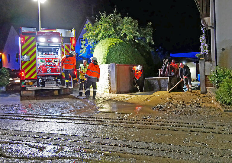 Eine Schlammlawine gab es am Donnerstagabend nach einem Unwetter in Hausen. Auch in Rieden musste die Feuerwehr ausrücken.