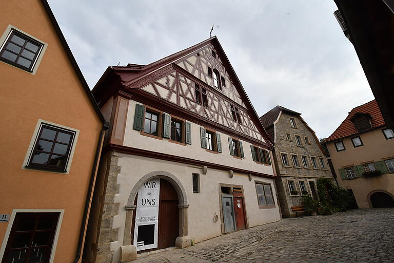 Dieses Bürgerhaus in Sommerhausen steht unter Denkmalschutz und wird derzeit umfassend restauriert. Foto: Gerhard Meißner Dieses Bürgerhaus in Sommerhausen steht unter Denkmalschutz und wird derzeit umfassend restauriert. Foto: Gerhard Meißner