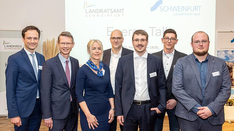 Zum Energy-Talk hatten eingeladen (von links) Landrat Florian Töpper, OB Sebastian Remelé, IHK-Präsidentin Carolin Trips, Michael Hauck (H-Tec Systems), Thomas Eichenseher, Dominik Ziegler (2G Energietechnik) und Alexander Stark (Geschäftsführer Senertec Center Schweinfurt).