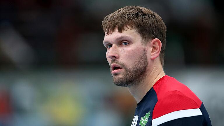 'Ich rechne fest damit, dass die Saison abgebrochen wird - und wenn nicht, dann gibt es ohnehin nur noch Geisterspiele. Das ist schon etwas ärgerlich', sagt Max Brustmann. Der Torwart des Handball-Zweitligisten DJK Rimpar Wölfe hätte sich gerne im letzten Heimspiel von den Fans verabschiedet.