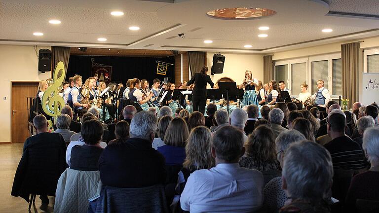 Das Blasorchester des Musikvereins Eßleben beim Konzert.