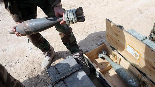 Peshmerga-Munition       -  Munition der kurdischen Peshmerga-Kämpfer: Die IS-Terrormiliz eroberte 21 vor allem von Kurden bewohnte Dörfer an der Grenze zur Türkei. Foto: Mohamed Messara