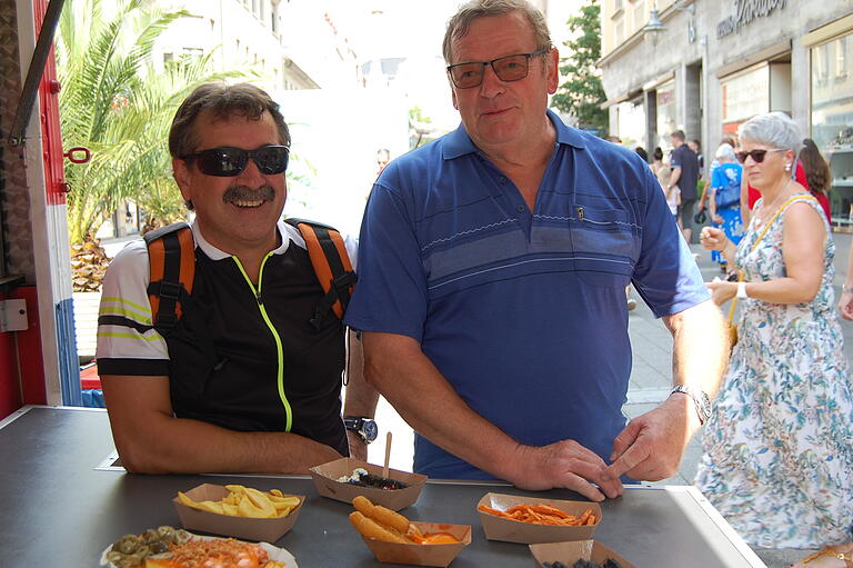 Aber auch die gesetzteren Herren hatten ihren Spaß beim Streetfood-Festival 2019 in Bad Kissingen.