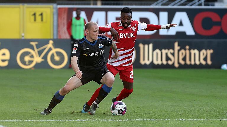 Aus der vergangenen Saison: Nzuzi Toko (rechts, gegen den Paderborner Sven Michel)