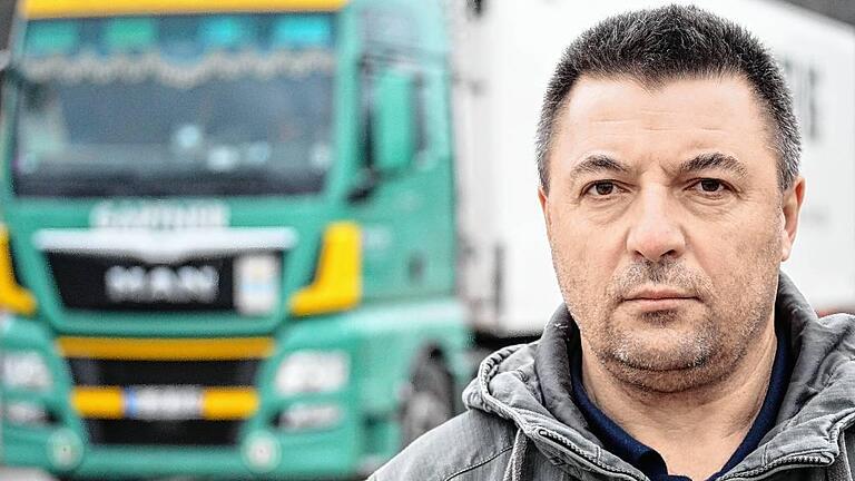 Andreas Jakobi ist ratlos. Wenn er alle zwei Wochen für 48 Stunden heimkommt, kann er seinen Lkw nirgends parken.