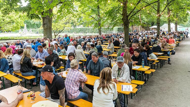 An diesem Freitag eröffnet das Hofgarten Weinfest 2023. Archivbild aus dem Jahr 2022.&nbsp;