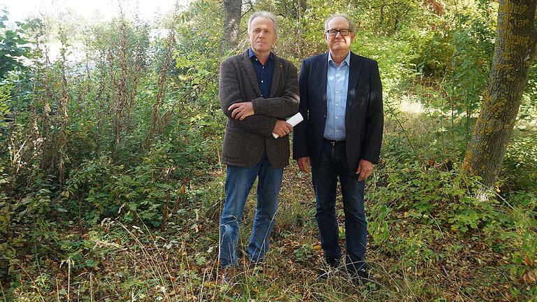 Wolfgang Laschka (links) und Eberhard Wunderlich sind in Estenfeld als Sprecher der Interessengemeinschaft Wilhelm-Hoegner-Straße aktiv. Seit Jahrzehnten wehren sich Anwohner gegen die Öffnung ihrer Straße zur Würzburger Straße. Wolfgang Laschka (links) und Eberhard Wunderlich sind in Estenfeld als Sprecher der Interessengemeinschaft Wilhelm-Hoegner-Straße aktiv. Seit Jahrzehnten wehren sich Anwohner gegen die Öffnung ihrer Straße zur Würzburger Straße.