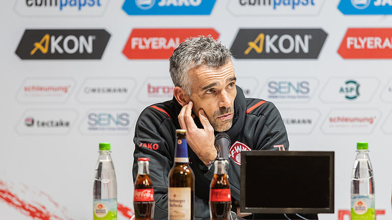 Klare Analyse: Trainer Danny Schwarz auf der Pressekonferenz nach der 1:3-Niederlage der Würzburger Kickers gegen den SV Meppen. Klare Analyse: Trainer Danny Schwarz auf der Pressekonferenz nach der 1:3-Niederlage der Würzburger Kickers gegen den SV Meppen.