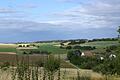 Blick über das geplante Neubaugebiet Messingheilfeld. Am Horizont die A 3, an der die Gemeinde Uettingen ein Windkraft-Vorranggebiet ausweisen lassen will.