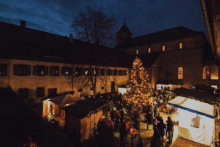 Jedes Jahr am zweiten Adventswochenende findet traditionell die Klosterweihnacht im Kloster Wechterswinkel statt. Jedes Jahr am zweiten Adventswochenende findet traditionell die Klosterweihnacht im Kloster Wechterswinkel statt.