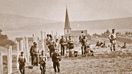 Unvergesslich: der Aufbau des doppelreihigen Stacheldrahtzauns zwischen Breitensee und Hindfeld im Jahr 1961.
