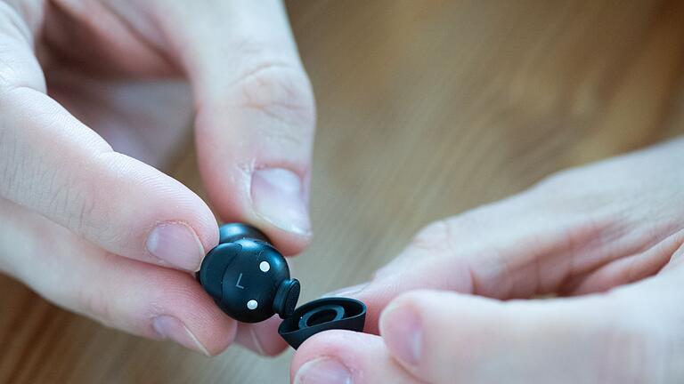 Google Pixel Buds Pro 2       -  Gut anpassbar: Mithilfe der Silikonaufsätze lässt sich der Sitz der Ohrstöpsel im Ohr verbessern.