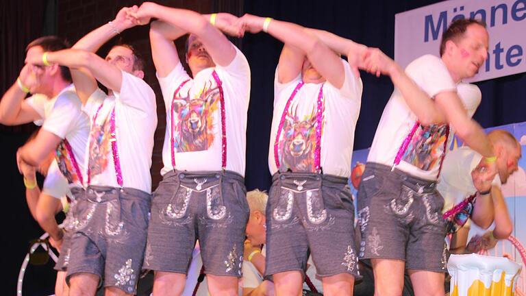 Mit dem „Ersten Grumier Volksfest“ trumpfte das Männerballett aus Burggrumbach auf und tanzte sich auf Rang 3.       -  Mit dem „Ersten Grumier Volksfest“ trumpfte das Männerballett aus Burggrumbach auf und tanzte sich auf Rang 3.