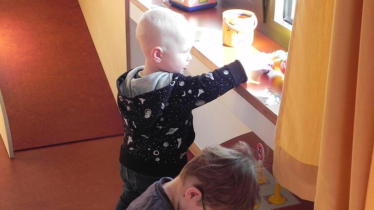 Das Haus für Kinder in Hohenroth hatte zum Tag der offenen Tür geladen. Krippe und Kindergarten standen zur Besichtigung offen, das Personal stand für Auskunft und Beratung zur Verfügung.