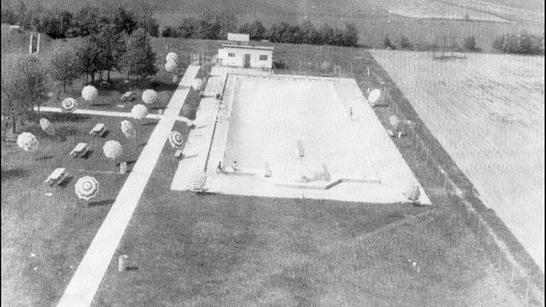 Öffnete 1950 zum ersten Mal nach Kriegsende auch für die Öffentlichkeit:&nbsp;das Schwimmbad am Flugplatz Giebelstadt.