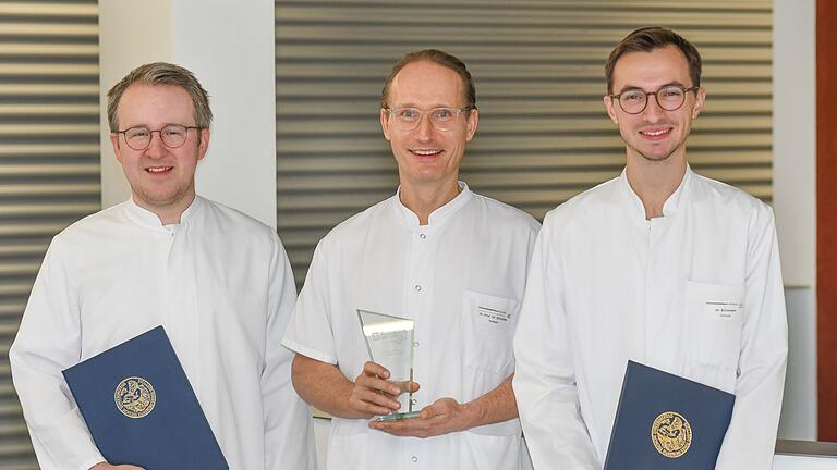 Das Preisträger-Trio des Albert-Kölliker-Lehrpreises der Uni Würzburg (von links): Privatdozent Dr. Christian Höhne, Prof. Marc Schmitter und Johannes Schrenker.