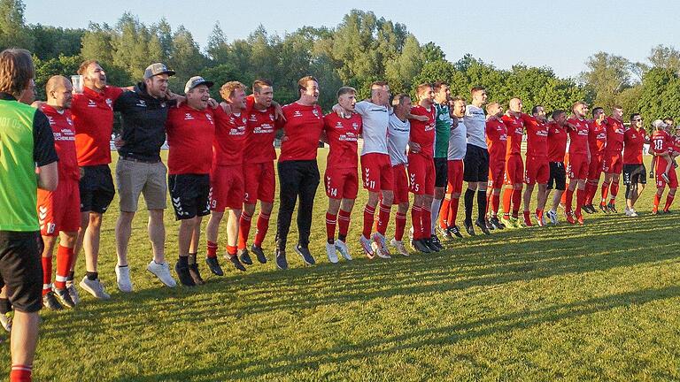 Nur nicht abheben, sondern runter auf den Boden der Tatsachen kommen, heißt es für den FC Eibstadt 05. Der Kreisliga-Aufsteiger eröffnet die Saison am Sonntag mit dem Grabfeld-Derby gegen Bezirksliga-Absteiger TSV Trappstadt.