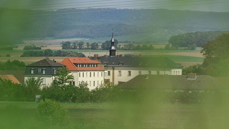 Die Gemeinschaft 'Go&amp;Change' bewohnt das ehemalige Kloster 'Maria Schnee' am Ortsrand von Lülsfeld im Landkreis Schweinfurt.