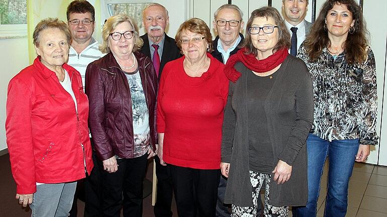 Ehrungen bei der Arbeiterwohlfahrt Marktbreit. Im Bild von links: Monika Grandl (10 Jahre im Verband), Werner Möser (40), Christa Rohrmüller, Horst Sammet (beide 45), Marinna Pfannes, Georg Stang (beide 25), Hannelore Brandmann (20) mit dem Vorsitzenden Heinz Galuschka und seiner Stellvertreterin Brigitte Porter