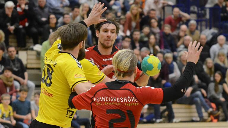 Ein Bild aus dem Jahr 2016 vom Heimspiel des TSV Lohr gegen den TSV Ismaning (links mit Jan Geserer): Für Lohr stehen Benjamin Horn (hinten) und Marius Rahtz (rechts) gemeinsam auf dem Parkett. In der Rückrunde der Bayernliga-Saison 2023/24 soll dies nun wieder so sein. Ein Bild aus dem Jahr 2016 vom Heimspiel des TSV Lohr gegen den TSV Ismaning (links mit Jan Geserer): Für Lohr stehen Benjamin Horn (hinten) und Marius Rahtz (rechts) gemeinsam auf dem Parkett. In der Rückrunde der Bayernliga-Saison 2023/24 soll dies nun wieder so sein.