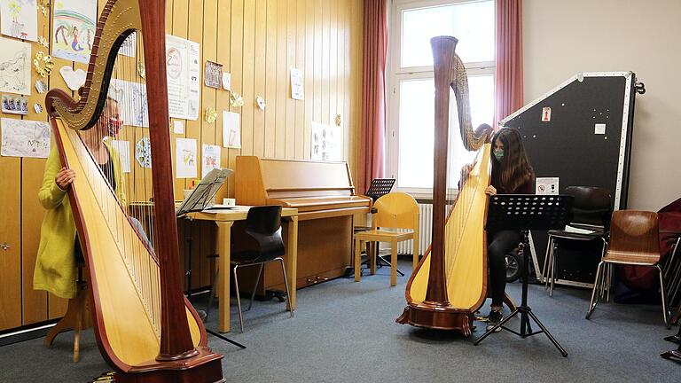Mit Abstand und Maske: Der Unterricht an der Musikschule Schweinfurt hat sich gehörig verändert. Mit Abstand und Maske: Der Unterricht an der Musikschule Schweinfurt hat sich gehörig verändert.