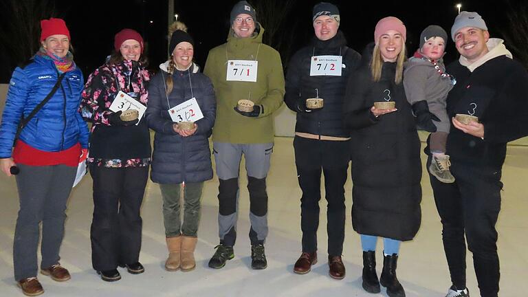 Sieger der Erwachsenenklasse (von rechts): Samuel Lochner und Rebekka Lochner, Maxi Voll und Fabian Voll (Platz 1) und Theresa Dittes und Kathrin Rehm (Platz 3) und Barbara Enders vom RWV. Sieger der Erwachsenenklasse (von rechts): Samuel Lochner und Rebekka Lochner, Maxi Voll und Fabian Voll (Platz 1) und Theresa Dittes und Kathrin Rehm (Platz 3) und Barbara Enders vom RWV.
