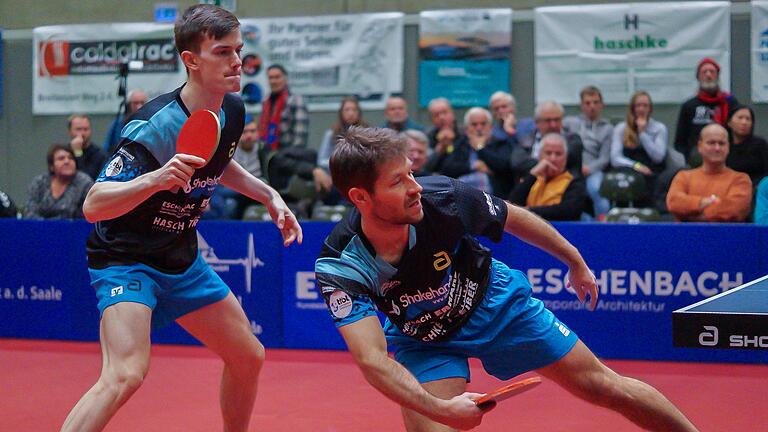 Konzentriert und mit vollem Einsatz: Kilian Ort (links) und Bastian Steger (rechts) gewannen zunächst ihre Einzel, dann das Schlussdoppel und damit das Spiel für den TSV Bad Königshofen gegen Bergneustadt.