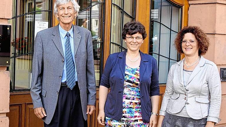 Wieder vollständig besetzt: Das Schulamt Main-Spessart. Von links: Ludger Maag, neue Schulrätin Karin Auth, Doris Grimm. Wieder vollständig besetzt: Das Schulamt Main-Spessart. Von links: Ludger Maag, neue Schulrätin Karin Auth, Doris Grimm.