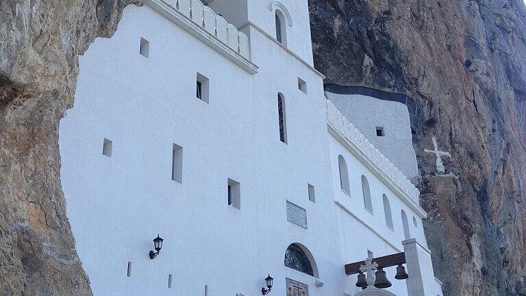 In den Fels gebaut: Kloster Ostrog