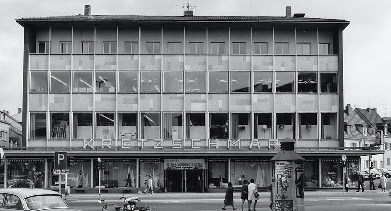 Das Kaufhaus Kretzschmar im Jahr 1969: Hier am Albrecht-Dürer-Platz wurde die erste Rolltreppe in Schweinfurt installiert.&nbsp;