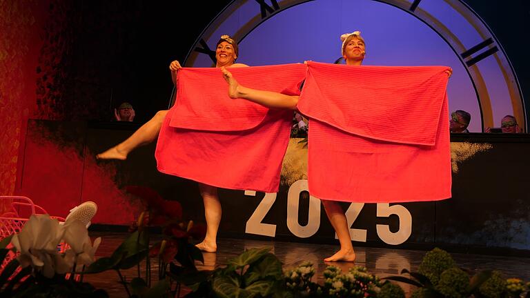 'Die Ee und die Anner', Barbara Maruschke (links) und Angie Schneider (rechts), erholten sich in der Sauna vom Alltagsstress. 'Die Ee und die Anner', Barbara Maruschke (links) und Angie Schneider (rechts), erholten sich in der Sauna vom Alltagsstress.