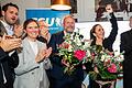 Die Würzburger Direktkandidatin Hülya Düber (2.v.r.) freut sich über ihren Sieg auf der Wahlparty der CSU im Ratskeller.