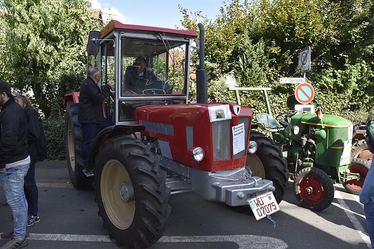 Saatmarkt mit Schleppertreffen in Remlingen. Mehr als 40 Verkaufsstände und viel Informationen in den bunt geschmückten Höfen und Gassen Saatmarkt mit Schleppertreffen in Remlingen. Mehr als 40 Verkaufsstände und viel Informationen in den bunt geschmückten Höfen und Gassen