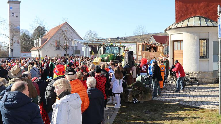 Der Arnsteiner Faschingszug am Sonntag war gut besucht. Der Arnsteiner Faschingszug am Sonntag war gut besucht.