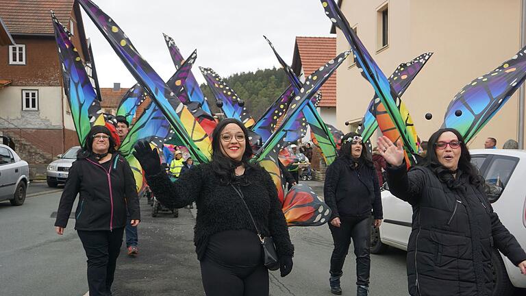 'Schmalwasser Helau' hieß es wieder am Faschingssonntag, als die Narren durch das Dorf zogen 'Schmalwasser Helau' hieß es wieder am Faschingssonntag, als die Narren durch das Dorf zogen 