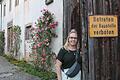 Eine Projektgruppe hat große Pläne für die Sanierung der Klosterhöfe in Himmelstadt. Schriftführerin Julia Pfister erklärte vor Ort, welches Potenzial in ihren Augen in den&nbsp;denkmalgeschützten Gebäuden steckt.