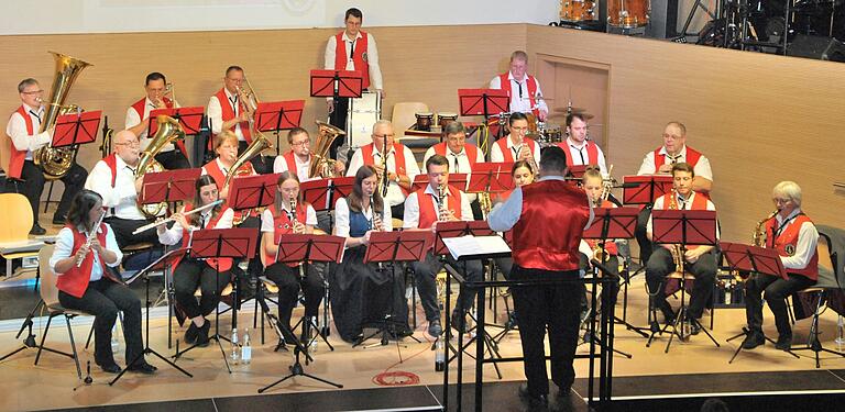 Die Weisachtaler Blasmusik war als Gastkapelle beim Herbstkonzert dabei. Die Weisachtaler Blasmusik war als Gastkapelle beim Herbstkonzert dabei.