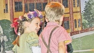 Nach der musikalischen Eröffnung des .... durch den Musikverein begeisterten die Blumenkinder des Bilhildiskindergartens mit ihrem Polkatanz. .... Nach der musikalischen Eröffnung des .... durch den Musikverein begeisterten die Blumenkinder des Bilhildiskindergartens mit ihrem Polkatanz. ....