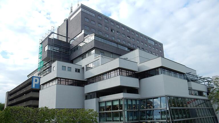 Was hat sich getan beim Rückert-Centrum, im Volksmund auch als Zementrum bekannt? Was hat sich getan beim Rückert-Centrum, im Volksmund auch als Zementrum bekannt?