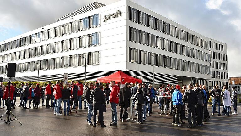 Zukunftstag bei Preh: Gewerkschaft und Betriebsrat wehrten sich gegen den angekündigten Stellenabbau beim Automobilzulieferer Preh in Bad Neustadt. Zukunftstag bei Preh: Gewerkschaft und Betriebsrat wehrten sich gegen den angekündigten Stellenabbau beim Automobilzulieferer Preh in Bad Neustadt.