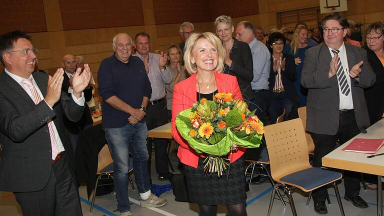 Freude bei Tamara Bischof und der Versammlung über die einstimmige Nominierung zur Landratskandidatin.