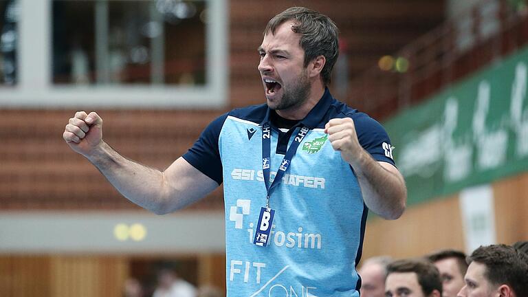 „Es ist uns gelungen, einen jungen Spieler mit einer tollen Perspektive zu binden', sagt Rimpars Trainer Ceven Klatt. „Es ist uns gelungen, einen jungen Spieler mit einer tollen Perspektive zu binden', sagt Rimpars Trainer Ceven Klatt.