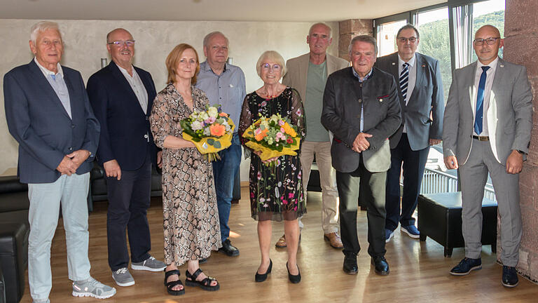 In einer Feierstunde verabschiedeten die drei amtierenden Gemündener Bürgermeister im Hotel Koppen die zum Ende der vergangenen Legislaturperiode 2020 ausgeschiedenen Stadträtinnen und -räte (von links): Georg Brandl, Werner Herrbach, Martina Dittmeier, Konrad Götz, Irmgard Pröschl, Kilian Blum, Gerhard Köhler, Jürgen Stich und Jürgen Lippert. In einer Feierstunde verabschiedeten die drei amtierenden Gemündener Bürgermeister im Hotel Koppen die zum Ende der vergangenen Legislaturperiode 2020 ausgeschiedenen Stadträtinnen und -räte (von links): Georg Brandl, Werner Herrbach, Martina Dittmeier, Konrad Götz, Irmgard Pröschl, Kilian Blum, Gerhard Köhler, Jürgen Stich und Jürgen Lippert.