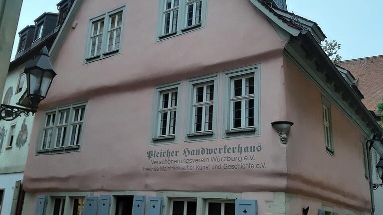 Das Alte Handwerkerhaus in der Pleich ist Sitz des Vereins 'Freunde Mainfränkischer Kunst und Geschichte'. Das Alte Handwerkerhaus in der Pleich ist Sitz des Vereins 'Freunde Mainfränkischer Kunst und Geschichte'.