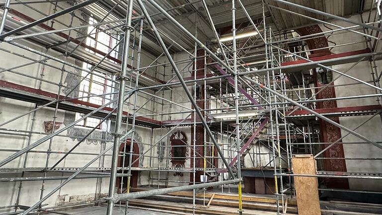 Die St.-Vitus-Kirche in Karbach wird renoviert: Die Verwaltung der Gebäude ist eine große Aufgabe für die Kirchenverwaltung. Die St.-Vitus-Kirche in Karbach wird renoviert: Die Verwaltung der Gebäude ist eine große Aufgabe für die Kirchenverwaltung.